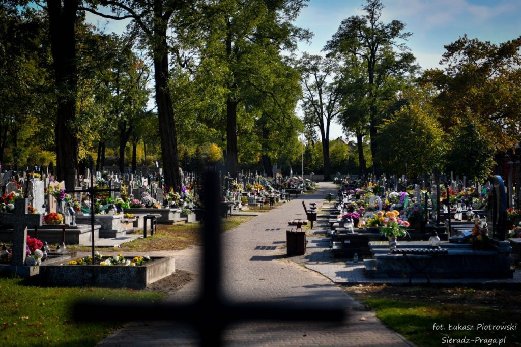 Cmentarz parafialny SieradzMęka SieradzPraga.pl