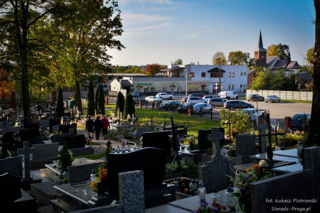 Cmentarz parafialny SieradzMęka SieradzPraga.pl